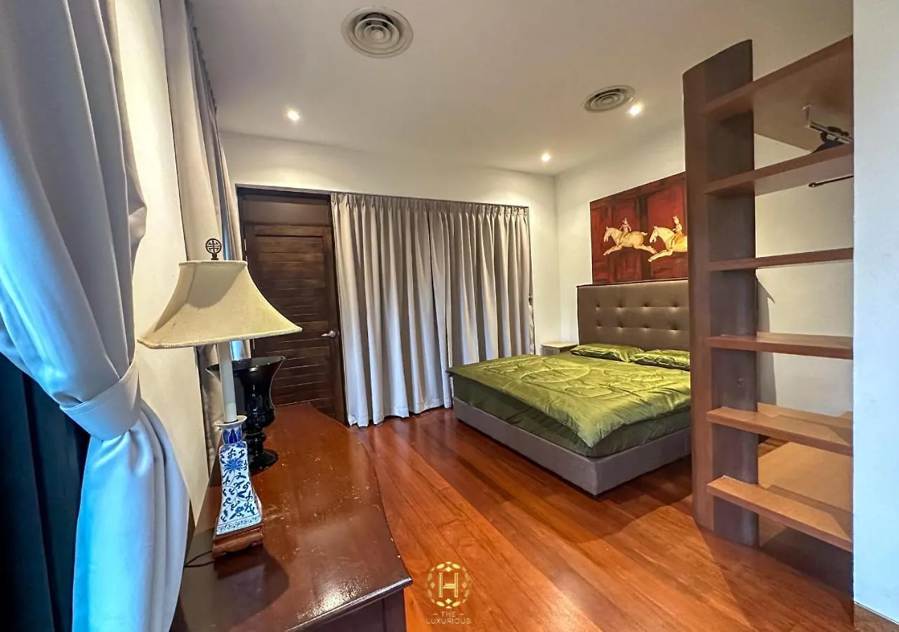 Villa The Luxurious 1 Grand Bali, Johor Bahru 0*,  Malesia
